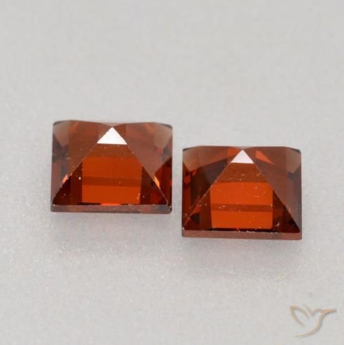 0.85天然红色镁铝榴石，方形，4.1×4.1毫米，VS