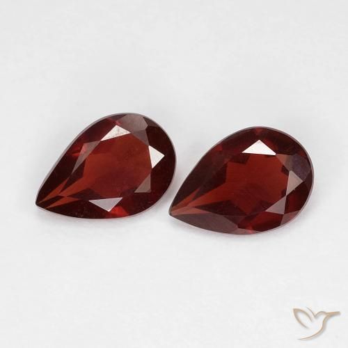 1.21天然红色镁铝榴石，梨形，6.8×4.7毫米，VVS-VS