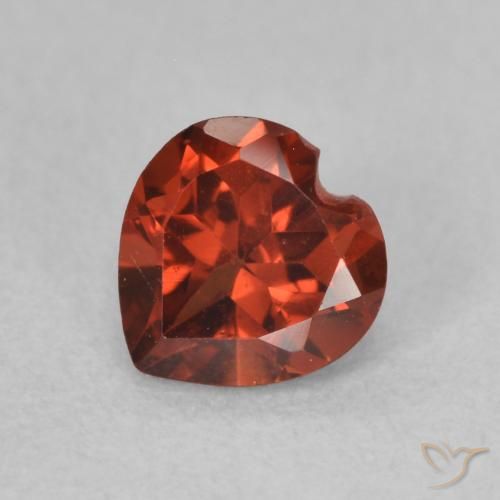 0.57ct 天然 亮红 镁铝榴石石榴石, 心形, VVS-VS