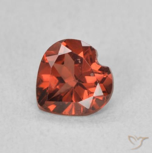 0.57ct 天然 Medium Dark-Red 镁铝榴石石榴石, 心形, VS