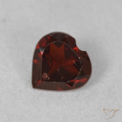 0.56ct 天然 深红色 镁铝榴石石榴石, 心形, VS