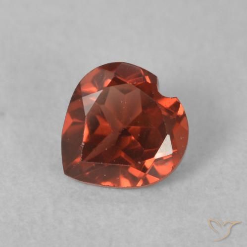 0.61ct 天然 亮红 镁铝榴石石榴石, 心形, VS
