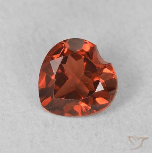 0.61ct 天然 Medium Dark-Red 镁铝榴石石榴石, 心形, VVS-VS