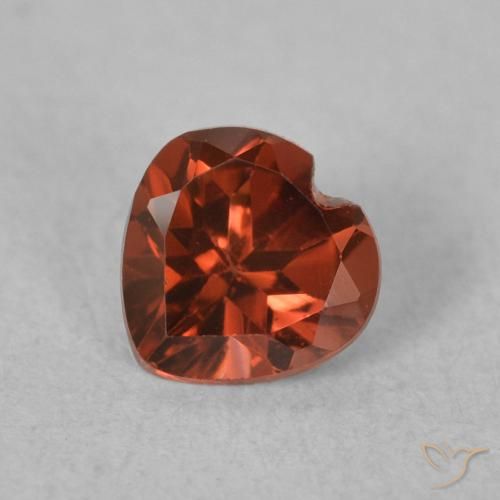 0.57ct 天然 亮红 镁铝榴石石榴石, 心形, VVS-VS