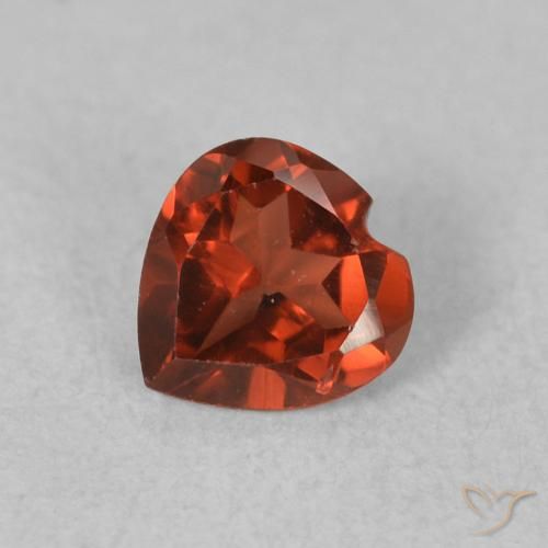 0.51ct 天然 亮红 镁铝榴石石榴石, 心形, VVS-VS