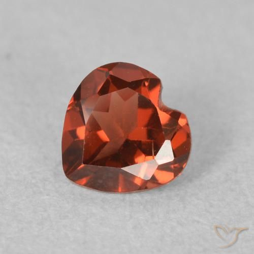 0.60ct 天然 深红色 镁铝榴石石榴石, 心形, VVS-VS