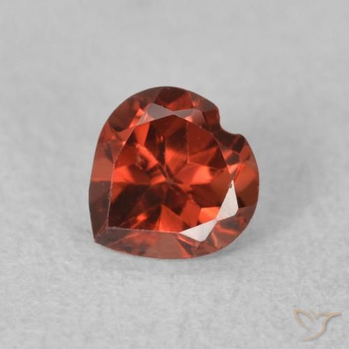 0.64ct 天然 中红 镁铝榴石石榴石, 心形, VS