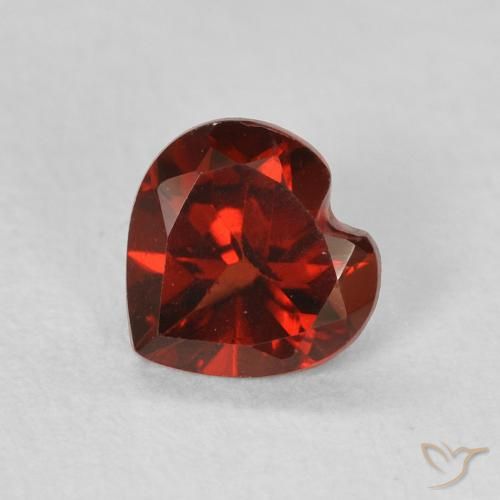 0.54ct 天然 亮红 镁铝榴石石榴石, 心形, VS
