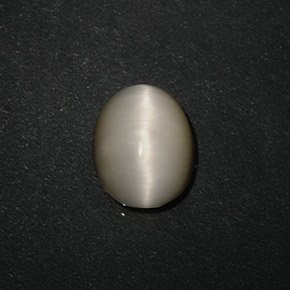 3.06克拉天然奶油色Quartz Cat's Eye，椭圆形切割，10×8毫米，不透明