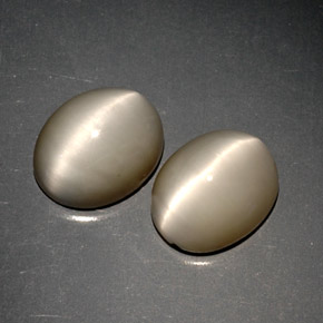 天然灰色Quartz Cat's Eye，椭圆形切割，10.1×8.2毫米，不透明