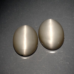 天然灰色Quartz Cat's Eye，椭圆形切割，10.1×8.2毫米，不透明
