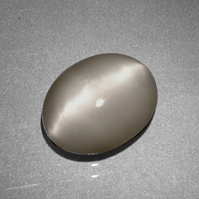 1.97克拉天然奶油色Quartz Cat's Eye，椭圆形切割，9×7.2毫米，不透明