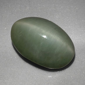 4.77克拉天然绿色Quartz Cat's Eye，椭圆形切割，12.4×8.3毫米，不透明
