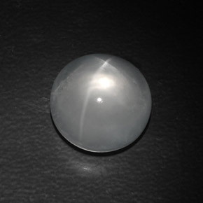 10.22克拉天然白色Quartz Cat's Eye，圆形切割，12.92毫米，透明