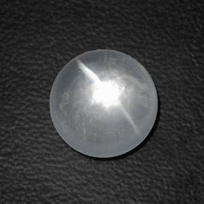8.82克拉天然白色Quartz Cat's Eye，圆形切割，12.09毫米，透明