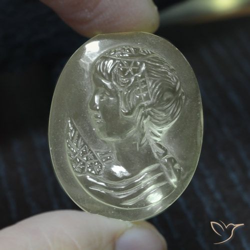 37.30ct 天然 非常浅的黄绿色 石英, 椭圆形, 透明
