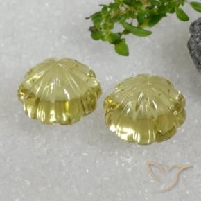 15.30克拉天然石英，花形切割，透明