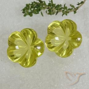 64.06克拉天然石英，花形切割，透明