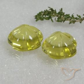 64.06克拉天然石英，花形切割，透明