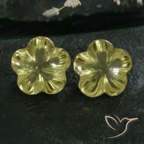 8.80克拉天然石英，花形切割，透明