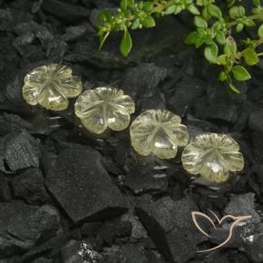 8.95克拉天然石英，花形切割，透明
