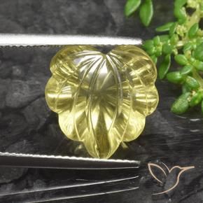 8.86克拉天然石英，花形切割，透明