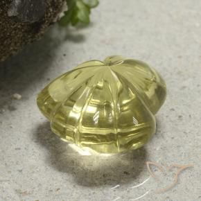 9.86克拉天然石英，花形切割，透明