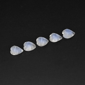 天然白色彩虹月光石，心形，4.9×4.9毫米，透明