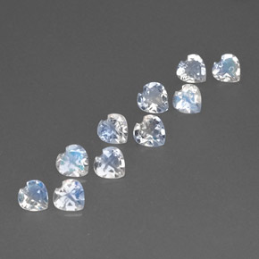 天然白色彩虹月光石，心形，4.1×4毫米，VVS-VS