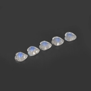 天然白色彩虹月光石，心形，4×3.9毫米，VVS-VS