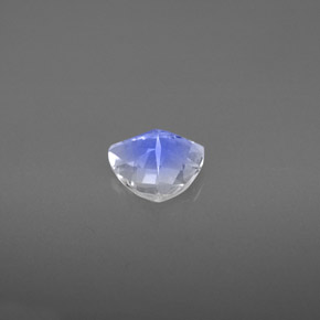 0.83克拉天然白色彩虹月光石，三角形，6.9×6.8毫米，VS