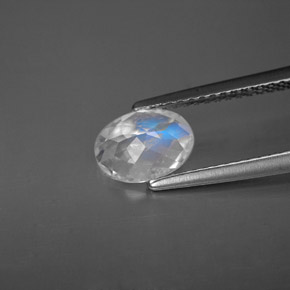 0.94克拉天然白色彩虹月光石，椭圆形切割，7.9×5.9毫米，VS-SI