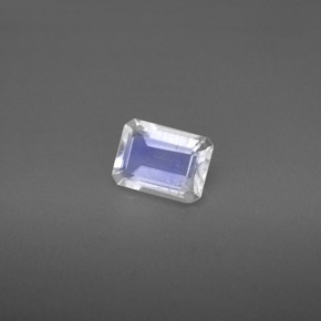 0.81克拉天然白色彩虹月光石，祖母绿式切割，7×5.1毫米，VS