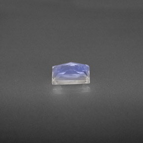 0.64克拉天然白色彩虹月光石，长方形切工，6.1×4.1毫米，VS