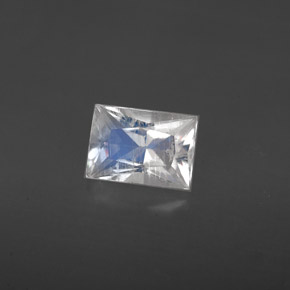 0.64克拉天然白色彩虹月光石，长方形切工，6×4.3毫米，VS