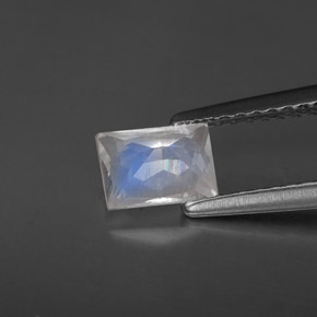 0.64克拉天然白色彩虹月光石，长方形切工，6×4.3毫米，VS