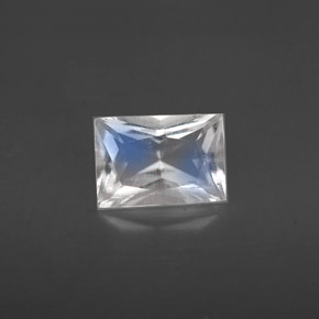 0.79克拉天然白色彩虹月光石，长方形切工，6.8×4.8毫米，VS