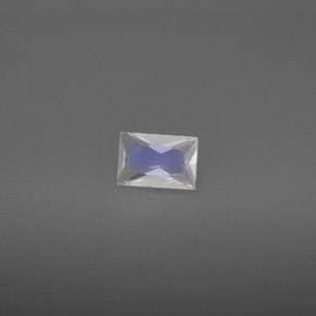 0.51克拉天然白色彩虹月光石，长方形切工，5.9×4毫米，VS