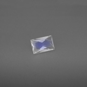 0.51克拉天然白色彩虹月光石，长方形切工，5.9×4毫米，VS