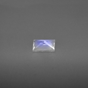 0.51克拉天然白色彩虹月光石，长方形切工，5.9×4毫米，VS