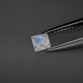 0.26克拉天然彩虹月长石，正方形，VS