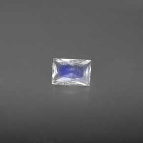 0.51克拉天然白色彩虹月光石，长方形切工，6.1×4.1毫米，VS