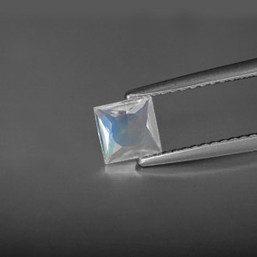 0.53克拉天然彩虹月长石，正方形，VS