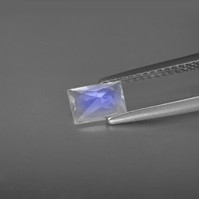 0.53克拉天然彩虹月长石，狭长方形，VS