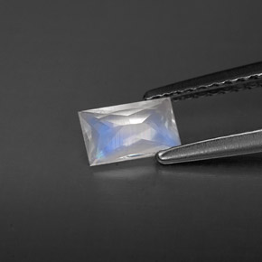 0.40克拉天然彩虹月长石，狭长方形，VS