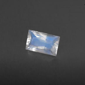 0.42克拉天然彩虹月长石，狭长方形，VS