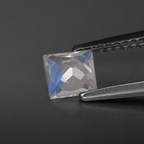 0.56克拉天然彩虹月长石，正方形，VS