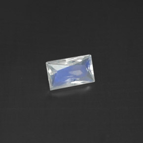 0.42克拉天然白色彩虹月光石，长方形切工，5.9×3.6毫米，透明