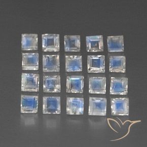 3.62克拉天然彩虹月长石，正方形，透明/半透明