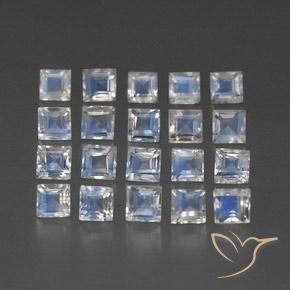 3.27克拉天然彩虹月长石，正方形，透明/半透明